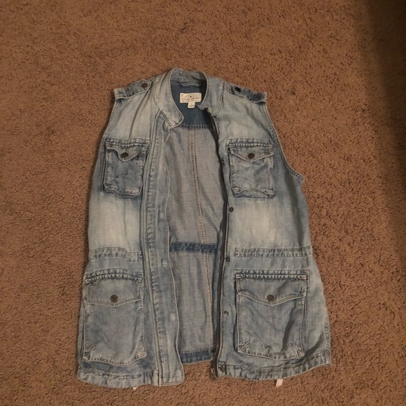 Lucky Brand denim vest ☘️ - Picture 3 of 4